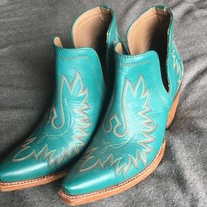 7.5B Turquoise Ariat Dixie Booties